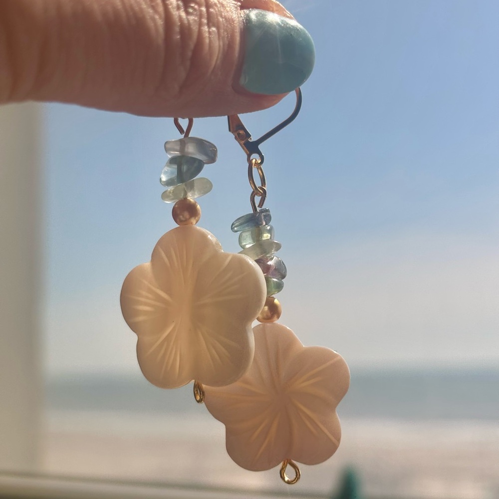 Handmade 💚Elegant White Floral Shell Fluorite & Pearl Earrings with Gold Accents
